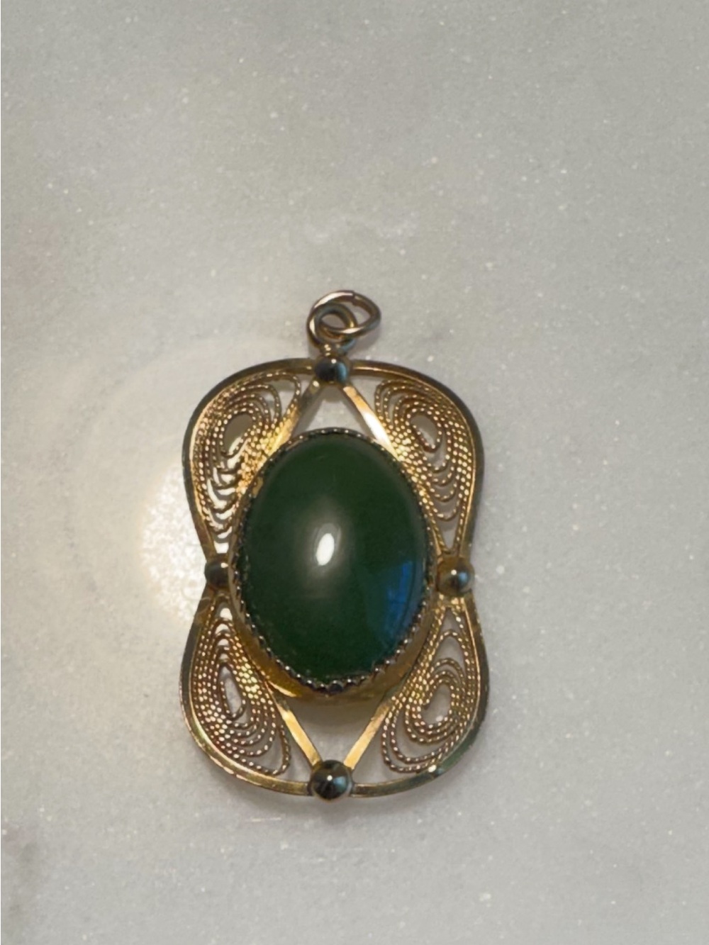 14k Gold filled filigree stamped & Green Jade  Vintage Pendant  Jewelry 2.18G